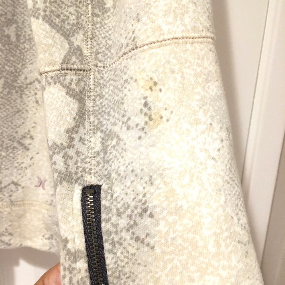 PRICE DROP - Hurley Pale Snakeskin S/M Sweatshrt - Picture 6 of 7